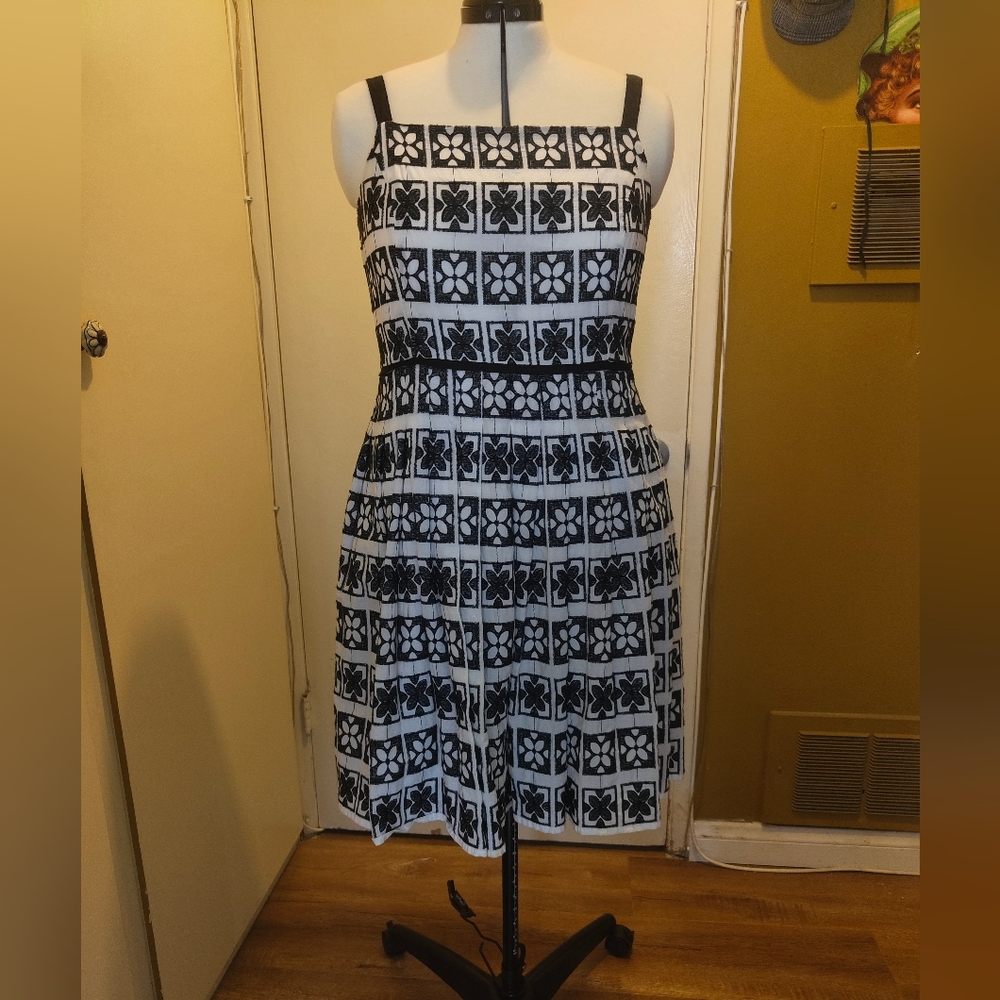 Jones New York Black and White Sleeveless Halter Midi Dress